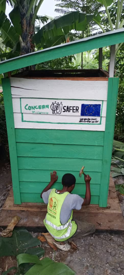 Lire la suite à propos de l’article Hygiène et santé publique : des toilettes et douches construites à Bweremana, Buguri et Katale